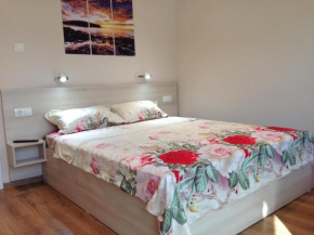 Гостиница Beachfront Sea Garden Apartment  Бургас